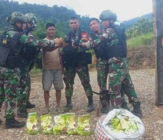 pasukan tni sikat penyelundup narkoba di perbatasan indonesia malaysia