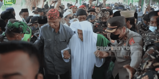 Momen Jarang Tersorot, Habib Luthfi Kenakan Sorban ke Hercules Eks Preman Tanah Abang