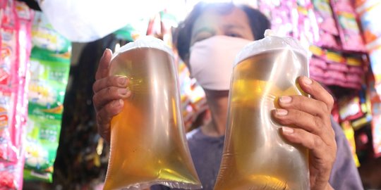 Mendag Sebut Minyak Goreng Curah Rp14.000, Pedagang: Masih Kisaran Rp16.000 di DKI