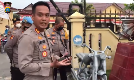 jajaran polisi ini sulap knalpot brong jadi barang seni cantik amp berkelas