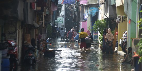 Warga Jakut Diimbau Waspada Banjir Rob Jumat Malam, Segera Catat Nomor Darurat Ini