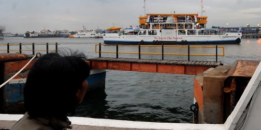 Penjelasan BMKG Fenomena Gelombang Tinggi di Selat Bali