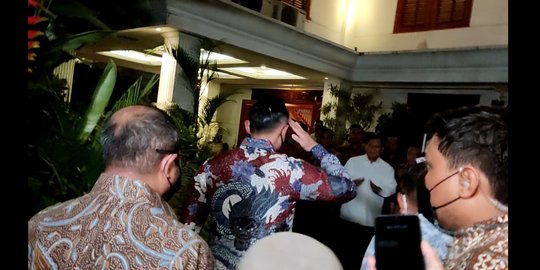 Tiba di Kertanegara, AHY Beri Salam Hormat ke Prabowo