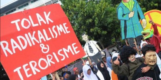 Menutup Ruang Gerak Kelompok Radikal Terorisme di Indonesia