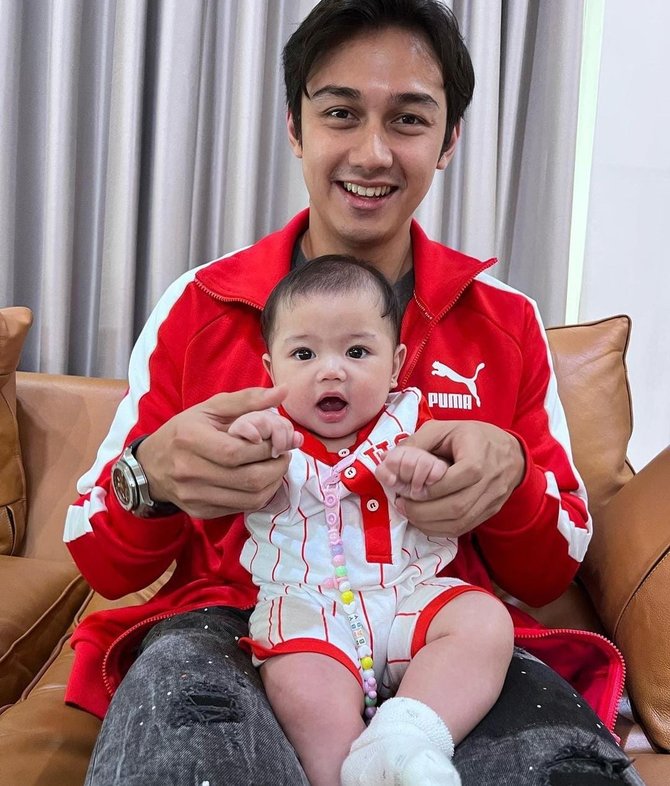 cantiknya baby bible anak felicya angelista dan caesar hito ini potret terbarunya