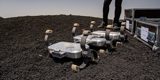 Photo : Testing a Planetary Exploration Robot on Mount Etna