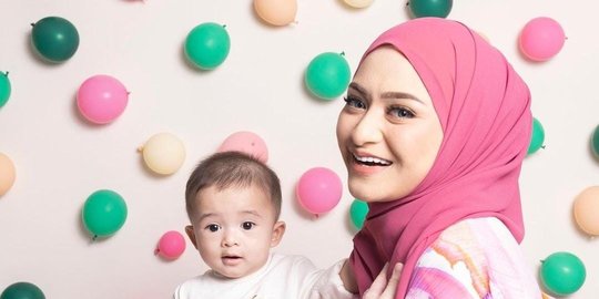 Potret Terbaru Nathalie Holscher dan Baby Adzam, Anak Bungsu Sule Makin Menggemaskan