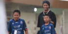 Bagi Tips Main Bola, Intip Momen Ronaldinho Latih Anak-Anak di Malang