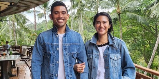 Potret Romantis Dian Satro & Suami Liburan di Bali, Penampilan Cantiknya Bikin Salfok