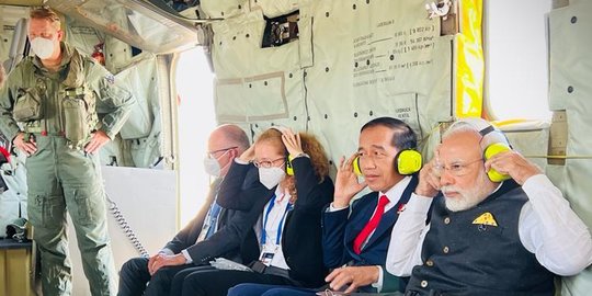 Ke Lokasi KTT G7, Jokowi Naik Helikopter Militer Sikorsky CH53 Bersama PM India