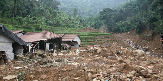Melihat Lebih Dekat Dampak Longsor dan Banjir Bandang di Bogor