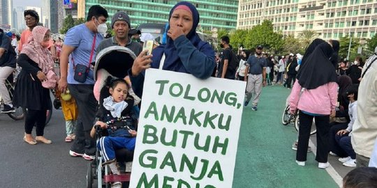 Respons Polisi soal Viral Ibu Bawa Poster 'Tolong Anakku Butuh Ganja Medis'