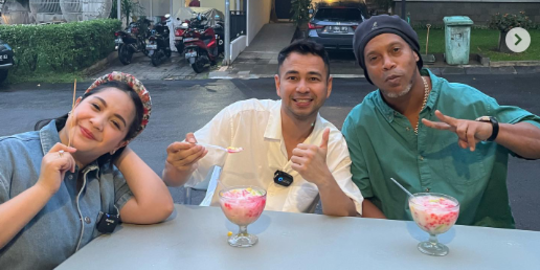 Disambut Hangat, Intip Momen Ronaldinho saat Berkunjung ke Rumah Raffi Ahmad