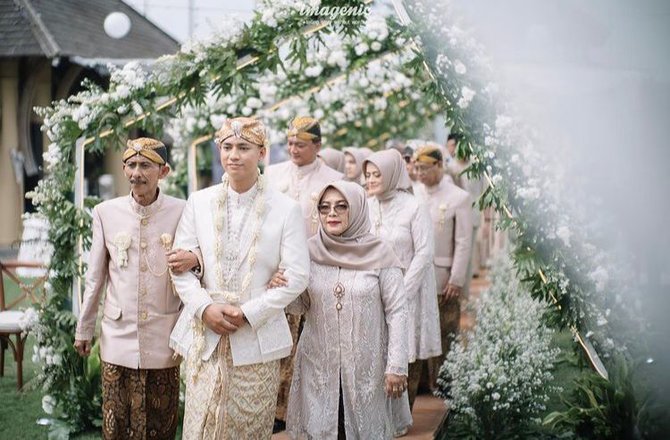 pernikahan adinda adzani