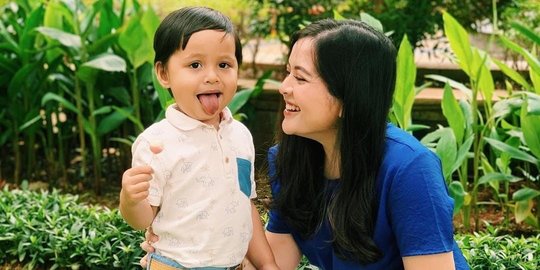 Mantan Penyanyi Cilik, Begini Cara Tasya Kamila Kenalkan Lagu Anak kepada Arrasya