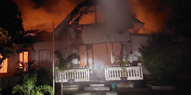 Bangunan Homestay Peninggalan Kolonial di Sabang Ludes Terbakar