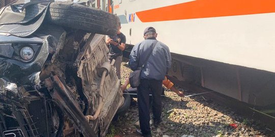 Avanza Terseret KA Siliwangi di Cianjur, Dua Orang Luka Berat