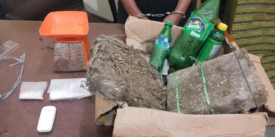 Petugas Bandara SIM Bongkar Paket Onderdil Mobil, 12 Kg Ganja Gagal Dikirim ke Bogor