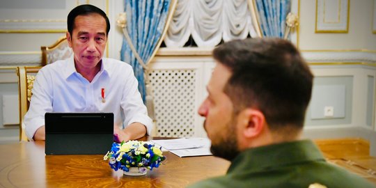 Jokowi Sampaikan Undangan KTT G20 Indonesia ke Presiden Ukraina Zelenskyy