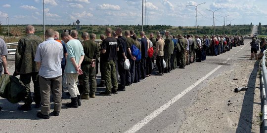 Momen Pembebasan 144 Tahanan Perang Ukraina oleh Rusia