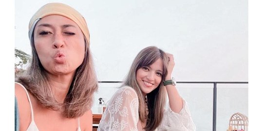 Liburan Mewah ala Nia Ramadhani di Borobudur, Netizen Malah Salfok sama Hal Ini Liburan Mewah ala Nia Ramadhani di Borobudur, Netizen Malah Salfok sama Hal Ini