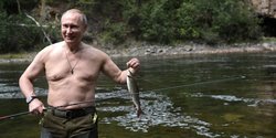 Putin Minta Pemimpin G7 Setop Minum Alkohol Setelah Foto Tanpa Bajunya Ditertawakan