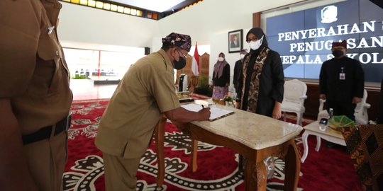 Lantik 435 Kepsek SD, Bupati Ipuk Sebut Kuncinya Inovasi dan Kolaborasi