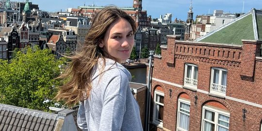 Deretan Foto Luna Maya Liburan di Belanda, Netizen 'Cantik Natural Banget' Deretan Foto Luna Maya Liburan di Belanda, Netizen 'Cantik Natural Banget'