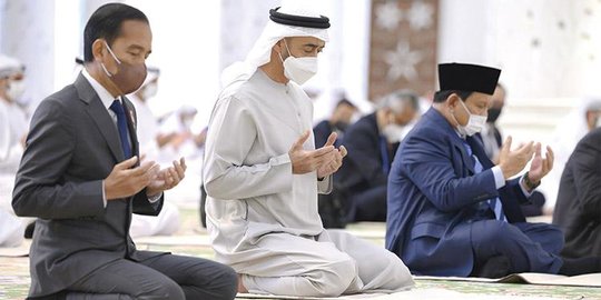 Melihat Momen Jokowi, Prabowo dan Mohamed bin Zayed Salat Jumat Bersama di UEA
