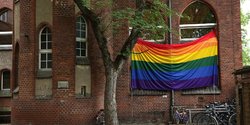 Penampakan Masjid di Jerman Kibarkan Bendera Pelangi untuk Dukung LGBT