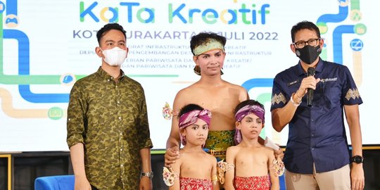 Ditemani Gibran, Sandiaga Bantu Rampungkan Musik Pengiring Tarian Golek di Solo