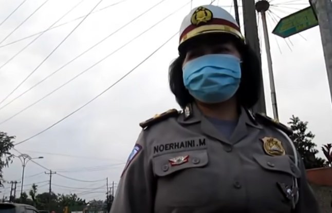 polisi 039ditilang039 warga