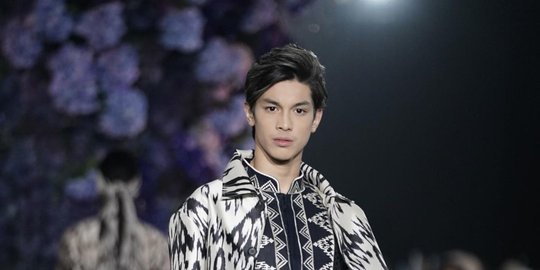 Jadi Model, Ini Deretan Foto Ganteng Eddy Meijer Anak Maudy Koesnaedi Bak Oppa Korea