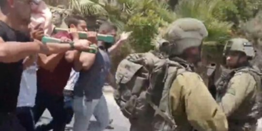 Benar-Benar Zalim, Tentara Israel Halangi Jenazah Warga Palestina Mau Dimakamkan