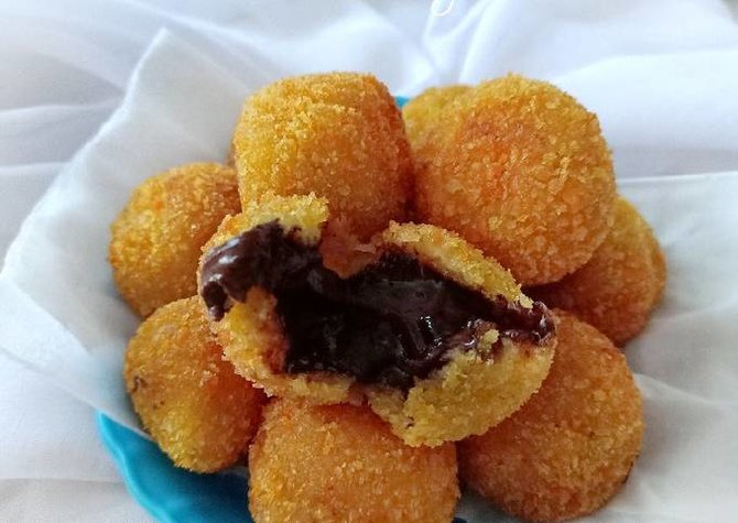 resep bola pisang manis dan renyah cocok untuk camilan sore hari