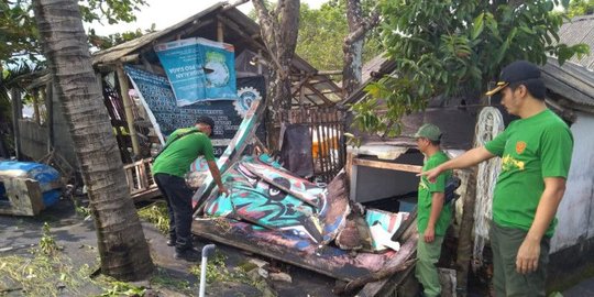 Puluhan Rumah di Palabuhanratu Rusak akibat Gelombang Tinggi