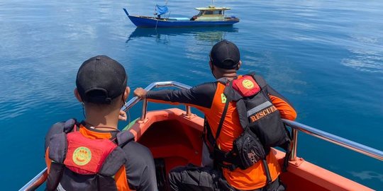 Mati Mesin, Longboat Berisi Empat Orang Terombang-ambing di Lautan