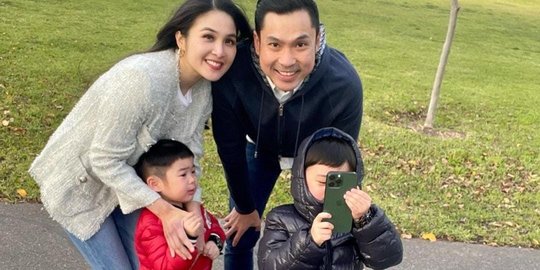 Sandra Dewi Bagikan Realita Foto Keluarga saat di Australia, Gemas Banget