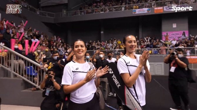 meski kalah tanding badminton potret gaya raisa dan anya geraldine ini tetap curi perhatian