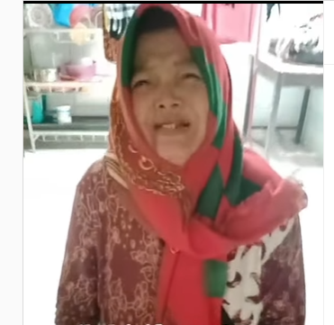 bukan sedih ibu ini malah tertawa geli kecopetan