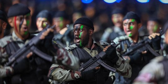 Parade Militer Pengamanan Haji di Makkah