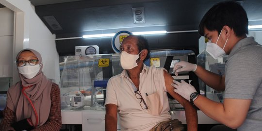 Pemerintah: Pandemi Belum Usai, Vaksin Booster Jadi Syarat Perjalanan