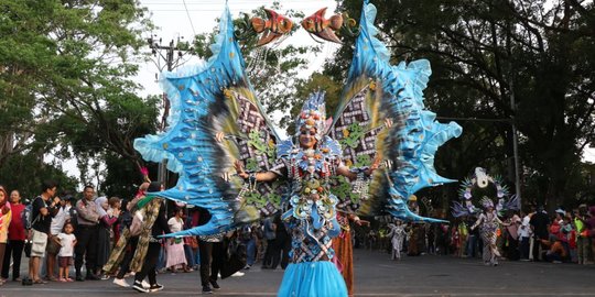 Kirab Solo Batik Carnival Meriahkan Pertemuan Kedua Forum TIIWG G20 di Solo