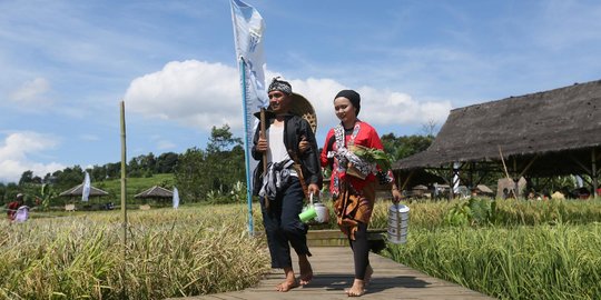 Gaya Busana Petani di Fashion Show Mulyaharja Fest 2022