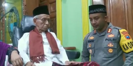 Beredar Video Kapolres Jombang Berlutut Saat Hendak Menangkap Buronan Pencabulan