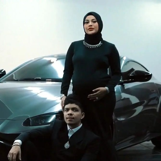 foto maternity terbaru aurel hermansyah