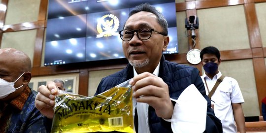 Mendag Pamer ''Minyakita'' saat Raker dengan DPR