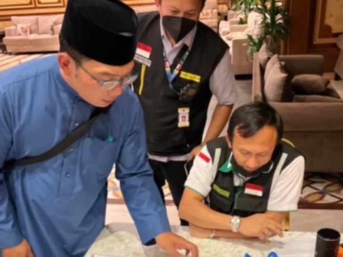 potret ridwan kamil di tanah suci