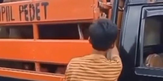 Sapinya Laku Dijual, Pria Ini Malah Menangis karena Sudah Kelewat Sayang