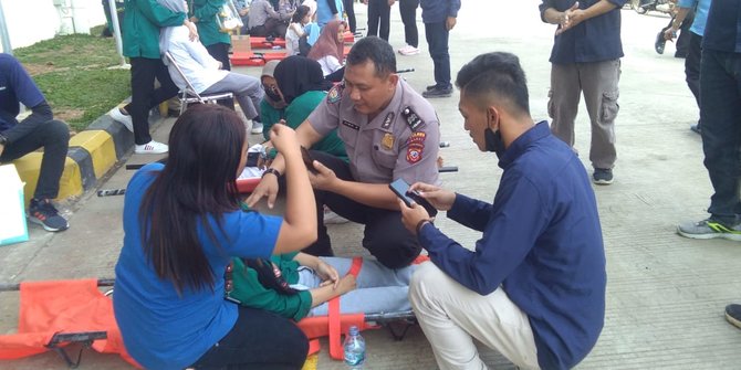 Pegawai Pabrik Kesurupan Massal